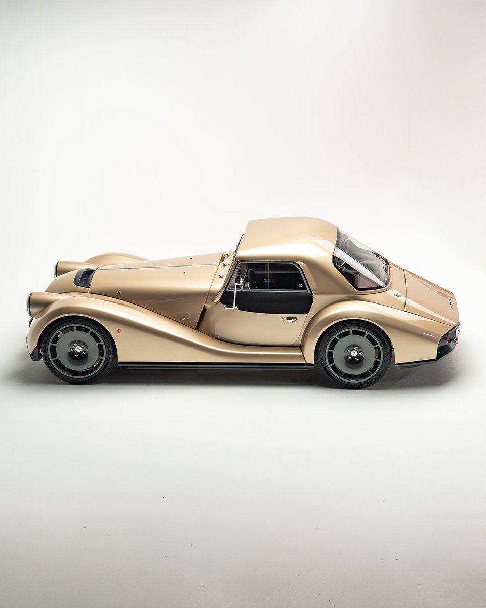 morganmotor's tweet image. Supersport in White Gold with a carbon composite hard top and Anthracite 19” wheels 👌

With an almost endless combination of colours and options, every Supersport is as unique as its driver. Configure yours now configure.morgan-motor.com/supersport/

#Morgan #MorganSupersport #WhiteGold…