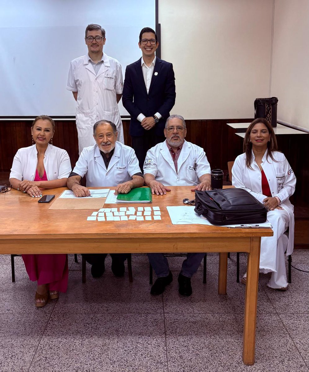 anchymartinez's tweet photo. Acompañando el examen final de Ginecología y Obstetricia de la Facultad de Medicina – UNI.
Reconocimiento a los 16 estudiantes que avanzan al 5.º año de la carrera, reafirmando su compromiso con la formación médica y el servicio a la comunidad. https://t.co/POi4qadFm4