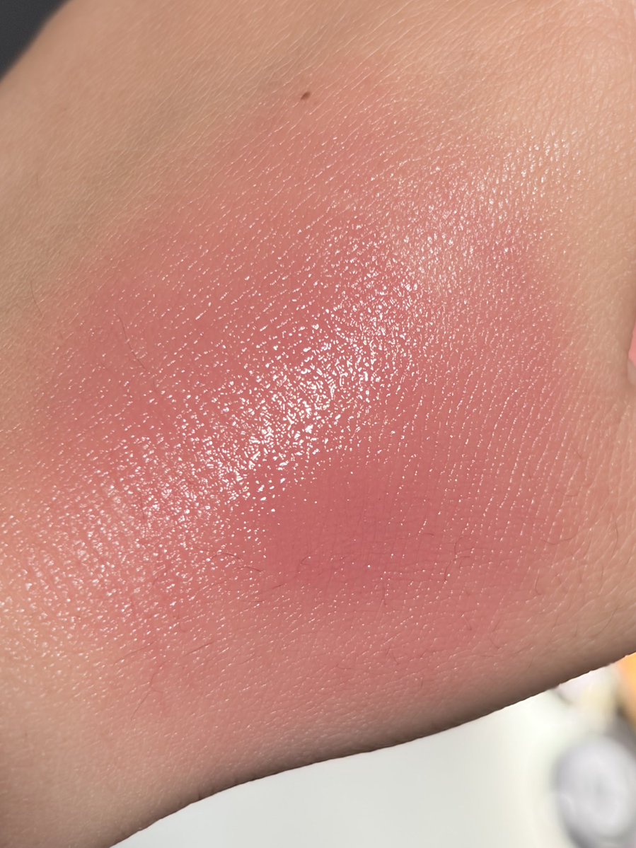 glowandchill's tweet image. GIVEAWAY liquid blush Mad For makeup ❤️

🏆 1 orang pemenang 🏆 

Rules :
• follow @glowandchill
• RT &amp;amp; ❤️ tweet ini
• RT &amp;amp; ❤️ thread x.com/glowandchill/s…
• reply “alasan knp mau blush ini + tag @madformakeup_co “

GOODLUCK  #Giveaway #zonabu #zonauang