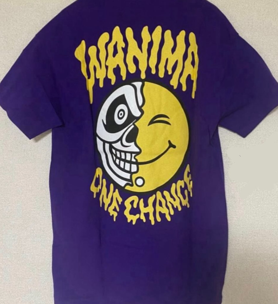 この紫TシャツのXLをずっと探してるんですがなかなか見つかりません