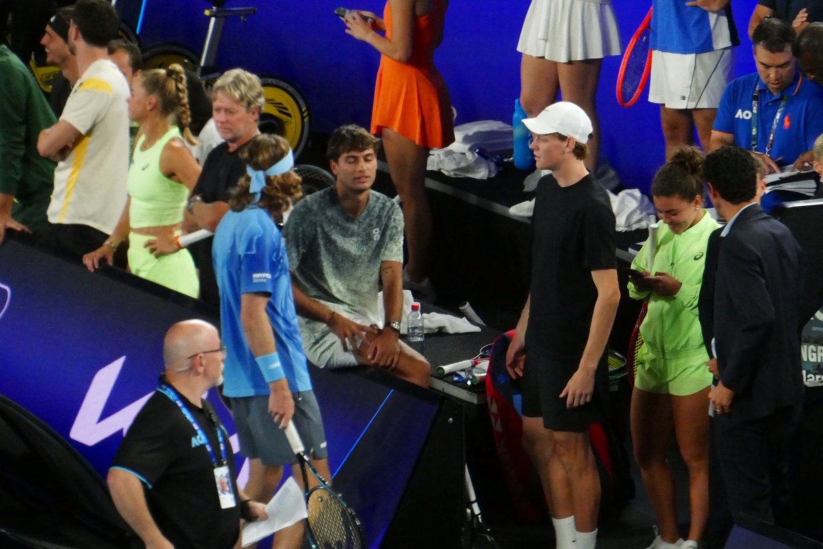 Amekingdra's tweet image. Sinner talking to Cobolli and Rublev