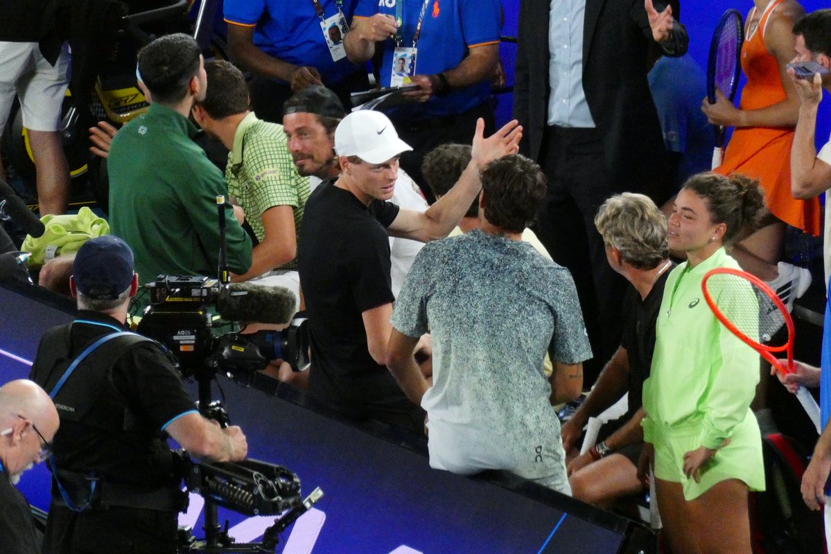 Amekingdra's tweet image. Sinner talking to Cobolli and Rublev