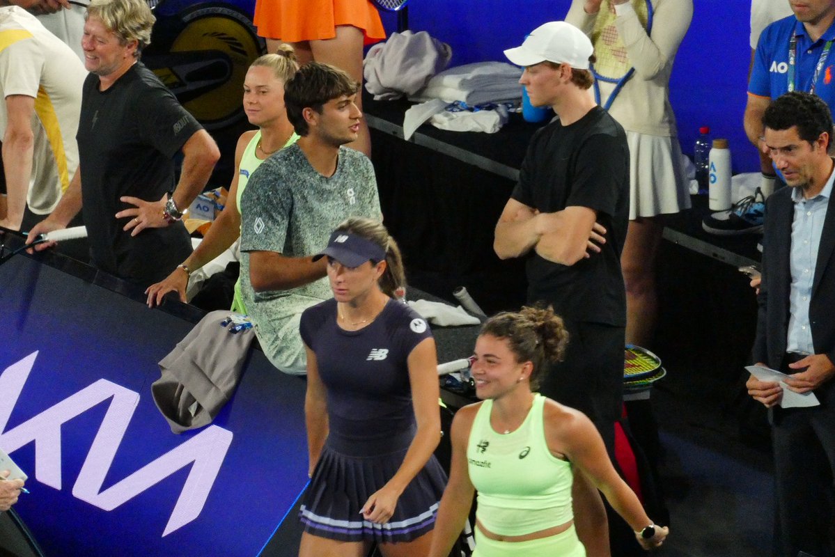 Amekingdra's tweet image. Sinner talking to Cobolli and Rublev