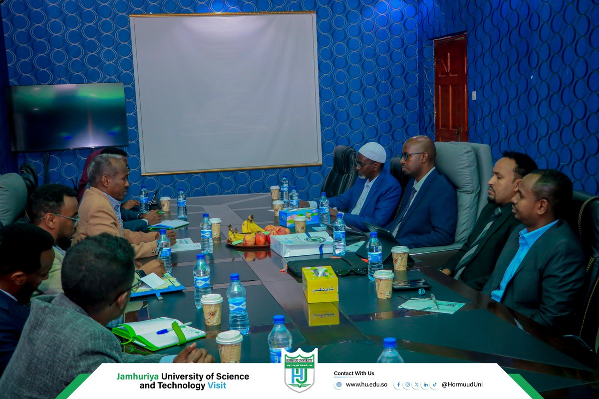HormuudUni's tweet photo. A delegation led by the President of @JamhuriyaUniv, Eng. Mohamed Ahmed Mohamed, paid an official visit to @HormuudUni, where they held a productive meeting with the University’s top management. Discussions focused on strengthening institutional cooperation.
#HU #JUST #HU2026 https://t.co/kGXnfcc1B5