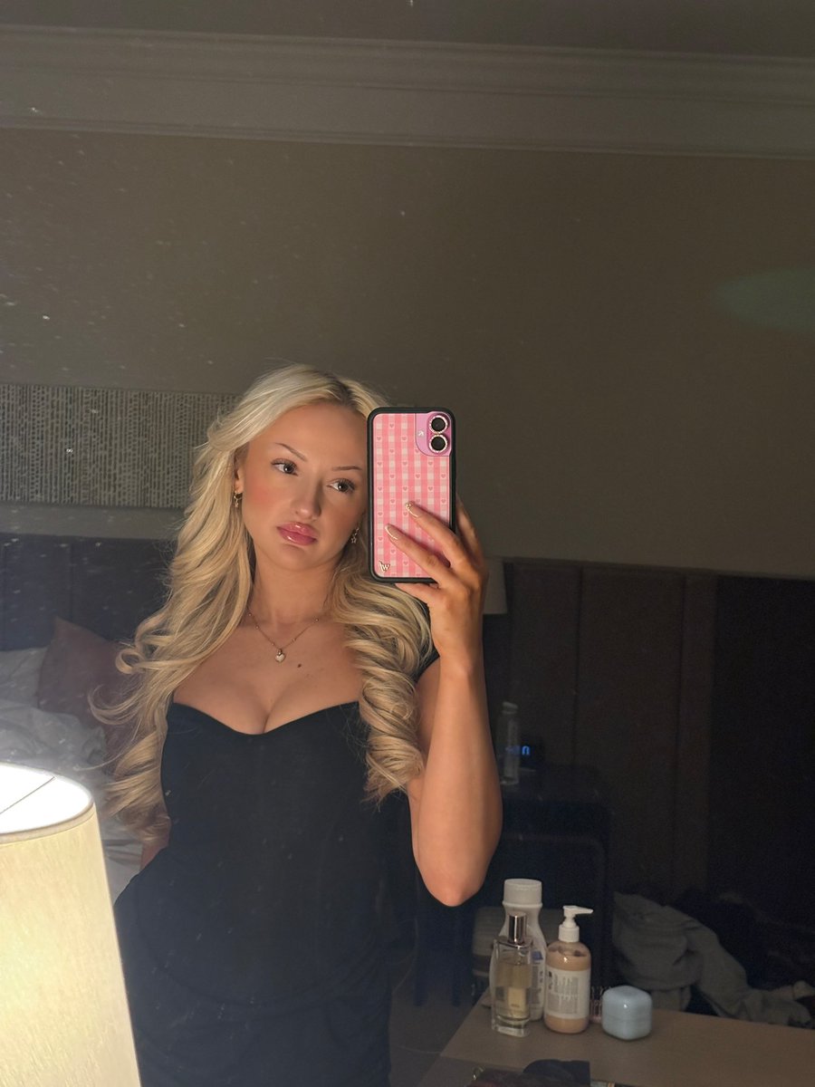 Fawkesie's tweet photo. attending the hltv awards truly inspired me to get more involved in our scene, but away from content creation…

i’ve developed a serious interest in broadcasting - such as presenting, hosting, interviewing and more! 

if any of my mutuals have any knowledge / advice - (cont.) https://t.co/R63fJzBtWG