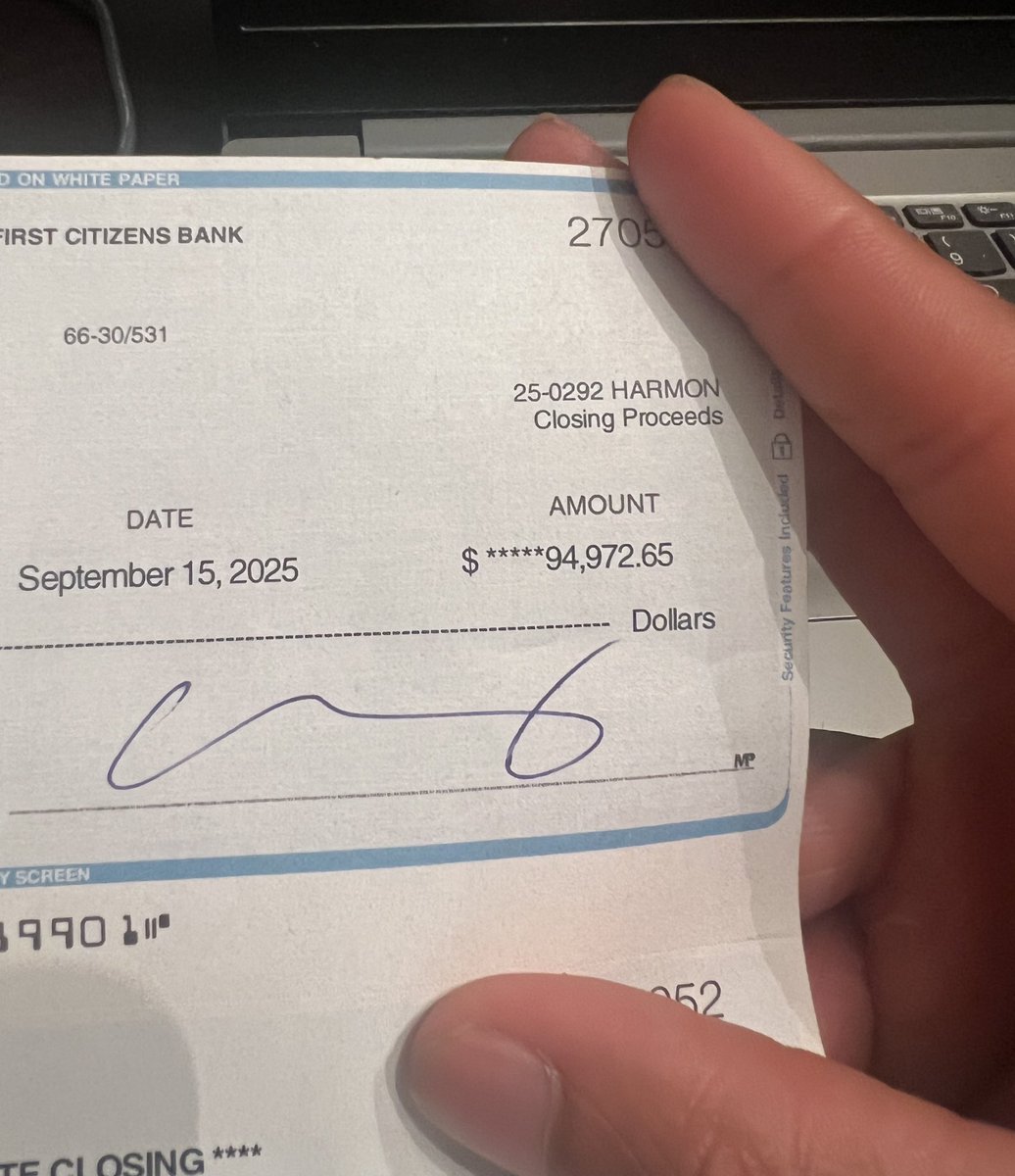 Muffinchan_lly's tweet image. God is great.