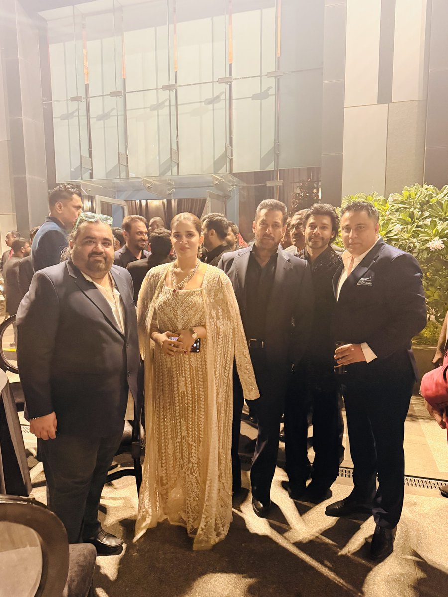 waahiidalikhan's tweet image. With me Salman Bhai, Stebin Ben and Shaista Ali Khan .. #salmankhan #StebinBen #shaistaalikhan #waahiidalikhan @BeingSalmanKhan