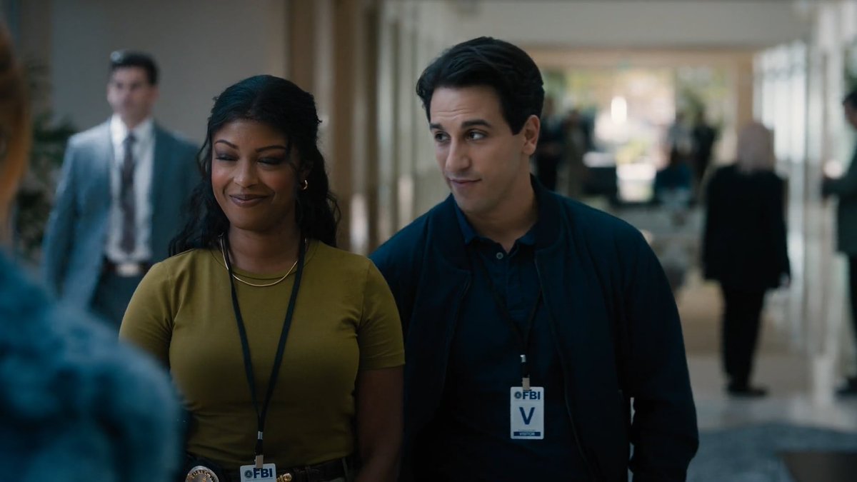 girlnamedrose's tweet image. lowkey daphodil juice here too with oz looking at daph