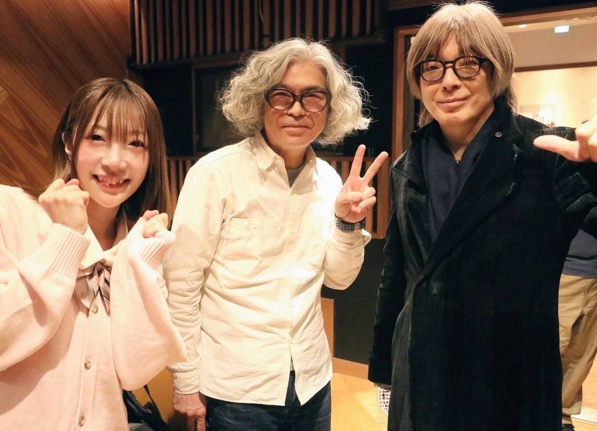 1/13今年の演奏ハジメ。"さくらかおり"さんのステージで自分アレンジを担当した"アカテン少女"のギターを弾きました。昨夜の演奏テーマは「色っぽさの追求」。終演後、かおりちゃん、プロデューサーで同級生の伊秩くんと。