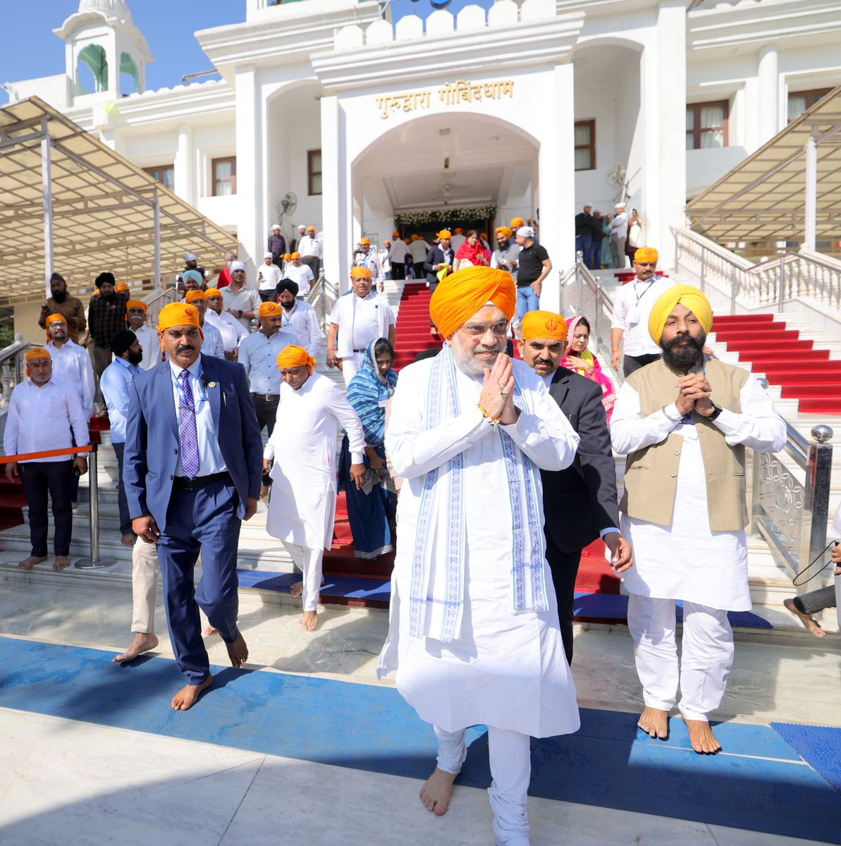 स्वसंस्कृति व स्वधर्म की रक्षा के लिए सरबंस दानी गुरु गोबिंद सिंह जी ने त्याग व बलिदान के जो आदर्श स्थापित किए थे, वे हर देशवासी के लिए आज भी प्रेरणास्रोत हैं।

आज अहमदाबाद के थलतेज में गुरुद्वारा गोबिंद धाम में मत्था टेक कर देशवासियों के कल्याण की कामना की।