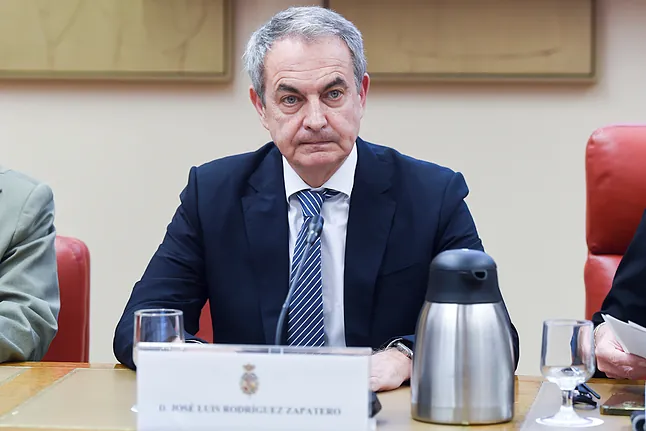 veintimillapie's tweet image. Zapatero busca blanquear a Delcy con una oposición a la carta en Venezuela
Promueve un plan para legitimar a la jerarca chavista permitiendo una contestación interna bajo control y sin María Corina Machado
Por la cuenta que le corre, aunque no se va a librar.