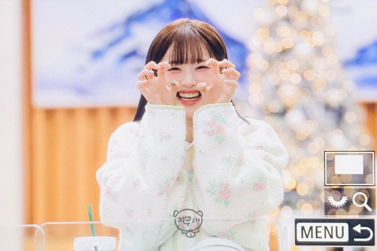 eraser_chuu's tweet image. 260114 우리 강아지 네일 바꾸고 왔다니까 댓글 예쁘게 달아라 🐶

#CHUU #츄 #김지우 @chuu_atrp