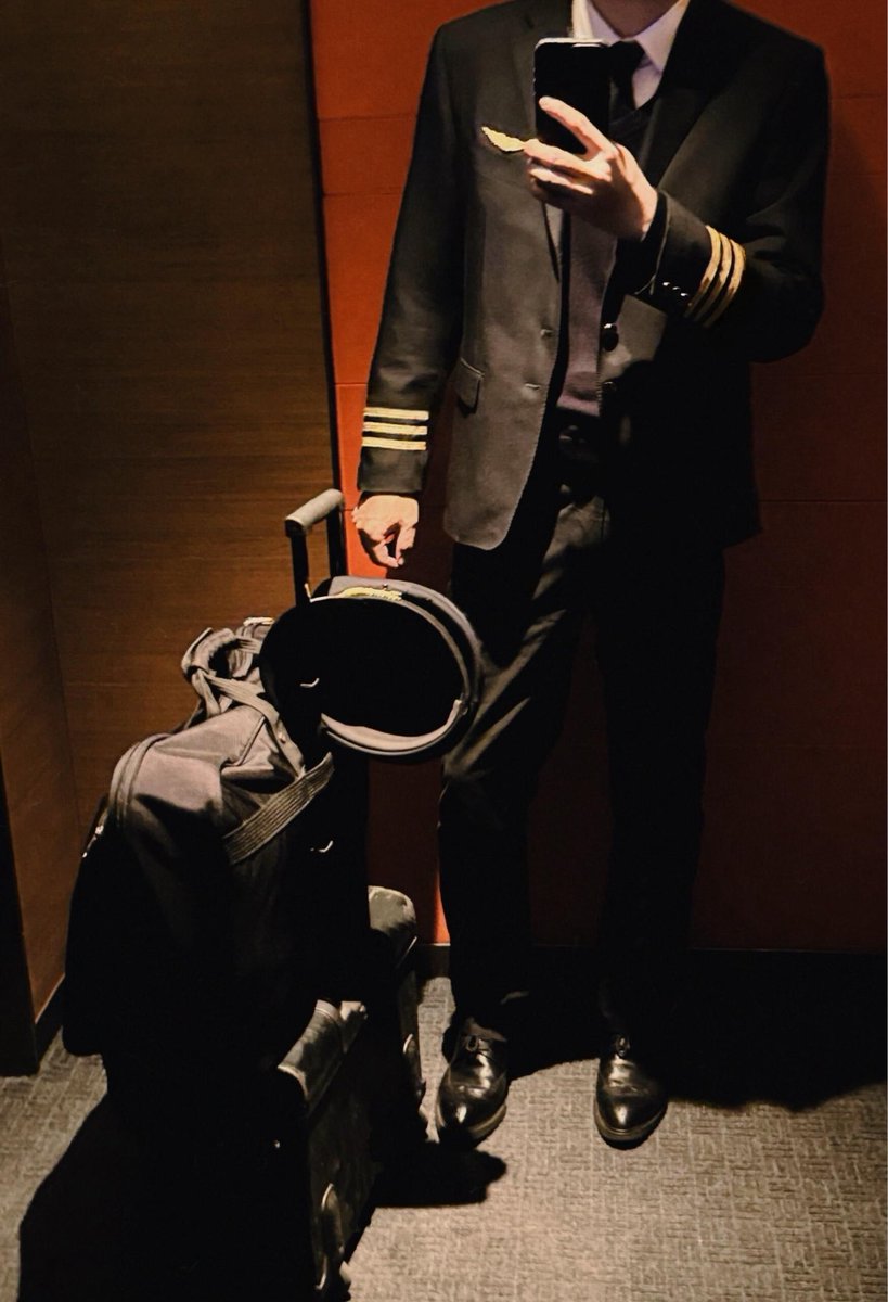 Tom Hiddleston tweet media