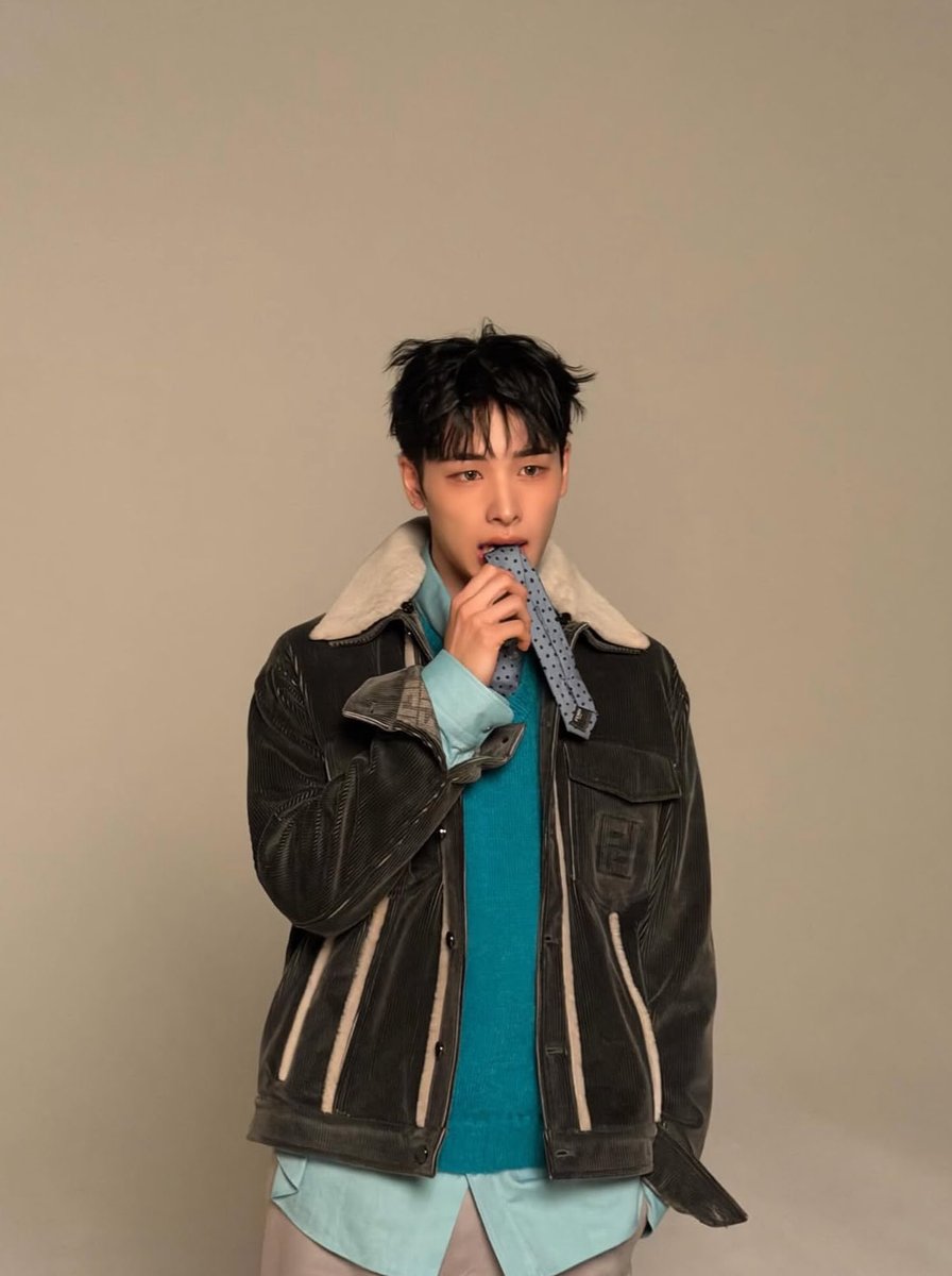 OFOL27's tweet image. 하루이사진진짜좋다… 귀여워