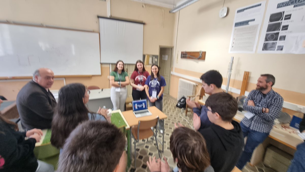 📌 Este instituto no promete milagros. Practica pedagogía. Y eso merece ser leído con atención.
👉 elpais.com/educacion/2026… 
Bachiller Sabuco: así trabaja un instituto que confía en su alumnado
♦ "Un instituto público situado en el casco histórico de Albacete convirtió el agua en