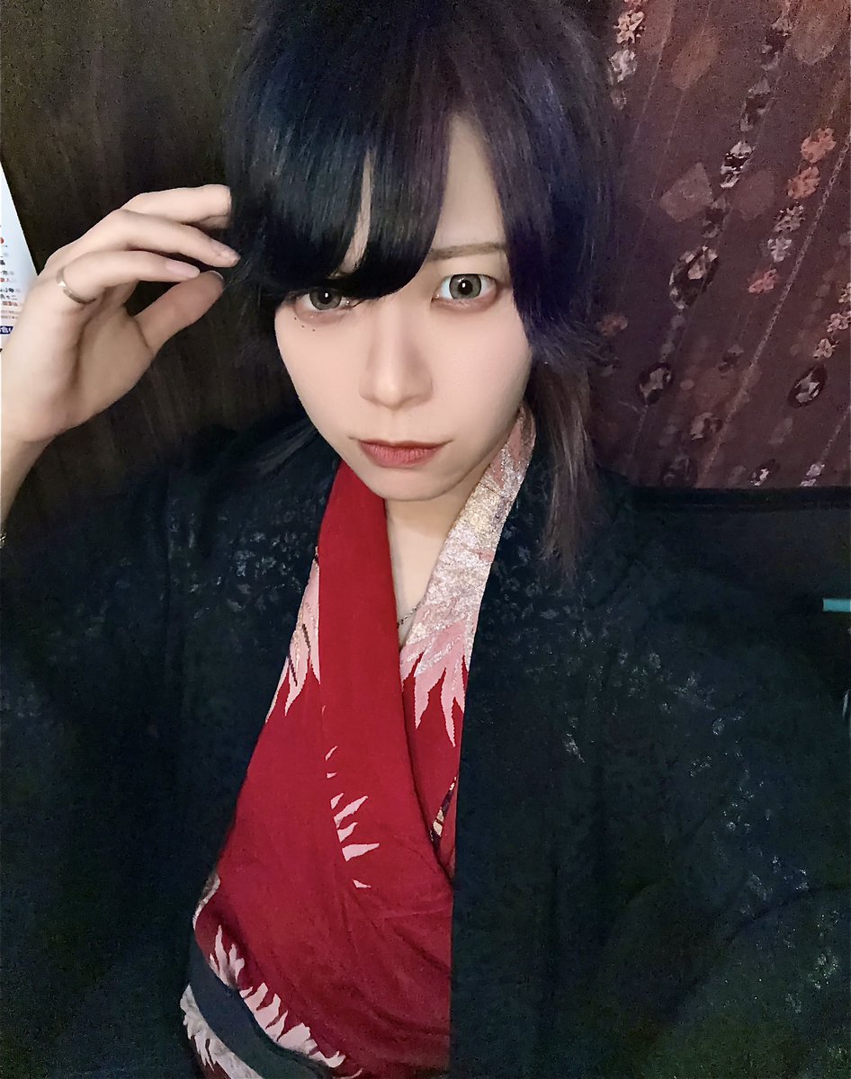 ⬇️23時から落書きチェキ販売開始です🍁