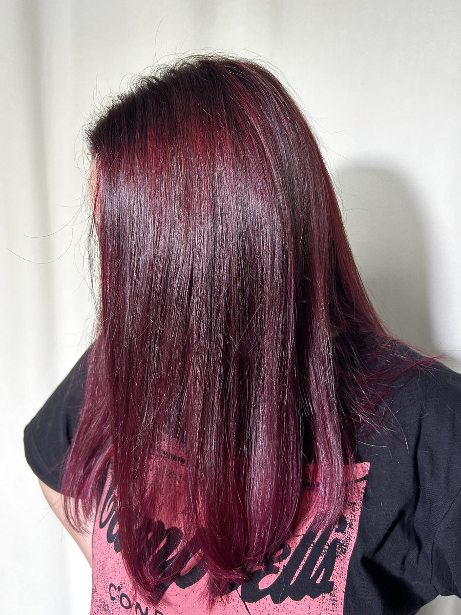 LSvrv's tweet image. Дорогие, очень надо активировать вот эту вот нашу силу коммьюнити.
Чтобы закрыть отчётные работы для диплома, мне нужно несколько девочек на окрашивания и мелирования, и постричь пару парней. 
Работаем на Kevin Murphy, менторка призёрка всякая, провала не будет, обещаю