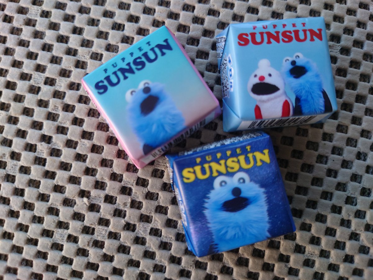 doremidayo's tweet image. パペットスンスンのチロルチョコを３つだけ購入😃👍　小さなお子さんもお小遣いを握りしめて買い物に行くものね🖐️なので、大人買いはしませんよぉ🤗🤗いくら、スンスンが大好きでも、チロルチョコはおやつだもんねぇ　　#パペットスンスン　　#チロルチョコ