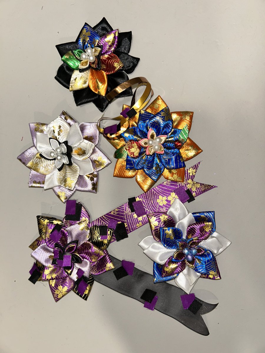 Fishiemael's tweet image. La La Legion inspired!! Not fully completed.. but I will turn them into pins! 
#lifesteal #mcyt #Flower (idk what to tag??)