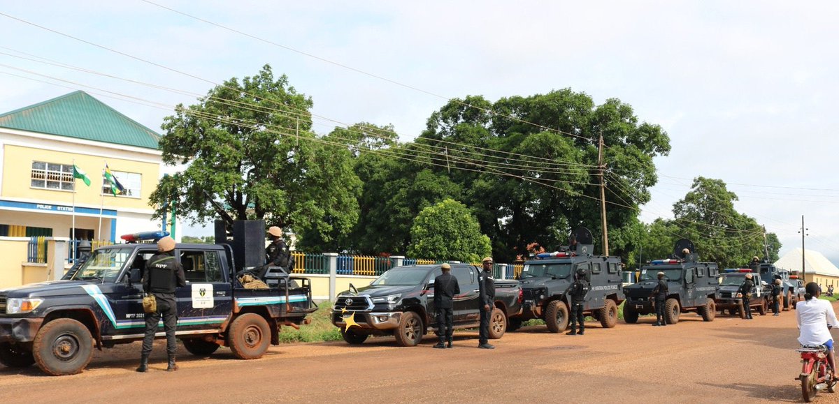 BenHundeyin's tweet image. The Special Intervention Squad (SIS) of the Nigeria Police Force. 

They were recently hosted and specially thanked by the Inspector-General of Police, IGP Kayode Adeolu Egbetokun, PhD, NPM for their gallantry and exploits. 

They played a significant role in the recent Kogi…