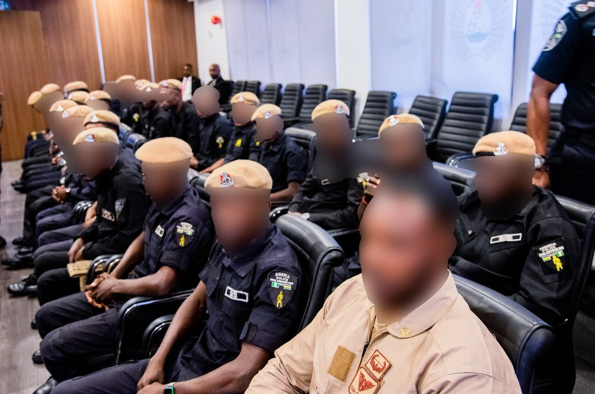 BenHundeyin's tweet image. The Special Intervention Squad (SIS) of the Nigeria Police Force. 

They were recently hosted and specially thanked by the Inspector-General of Police, IGP Kayode Adeolu Egbetokun, PhD, NPM for their gallantry and exploits. 

They played a significant role in the recent Kogi…