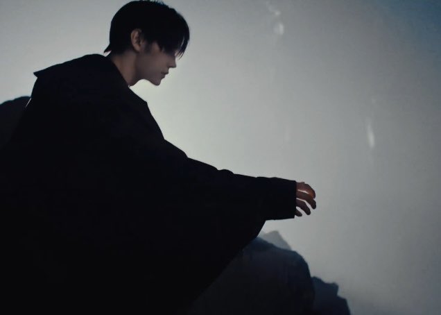 dailybnw's tweet image. WHAT IS GOING ON