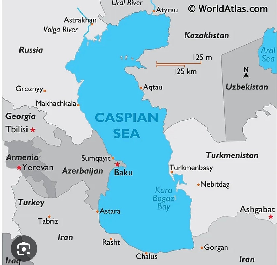 Es fort la gran varietat de règims polítics i religions que envolten el Mar Caspi.

- Azerbaidjan: Dictablanda pro Turquia i Occident. Xiïtes però molt laics.

-Iran: Teocracia xiita enemiga d'occident.

-Tukmenistan: Corea del N centroasiatica, el culte al líder 

⬇️⬇️⬇️