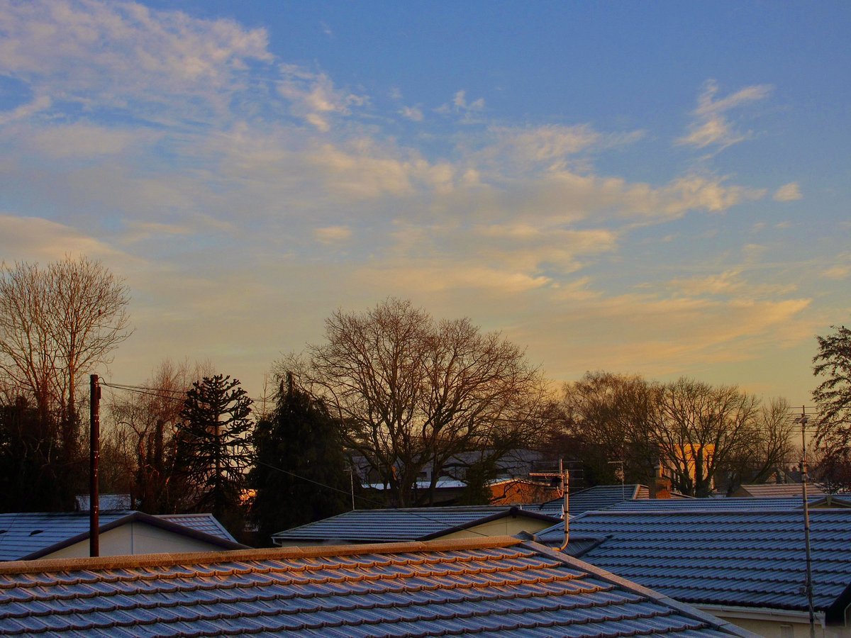 A cold and frosty start to the day from Waterbeach, temperature at sunrise, -1°c…<a href="/StormHour/">#StormHour</a>
