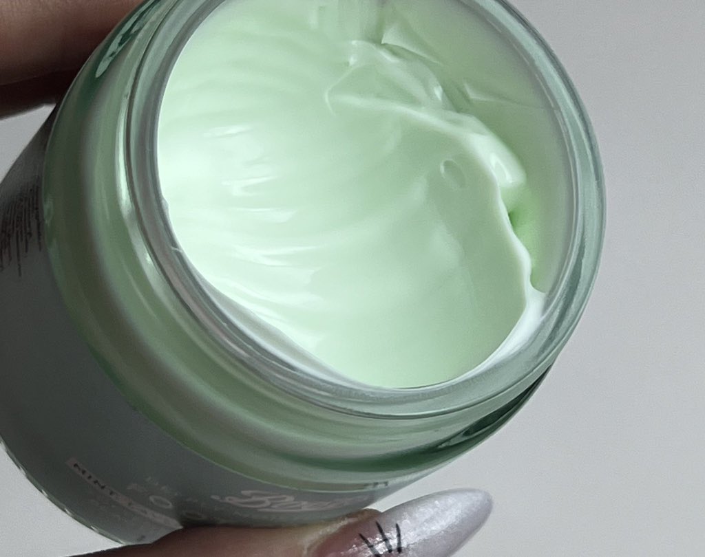 ตัวนี้ 100% ฮะ ปีใหม่เท้าใหม่😮‍💨😮‍💨 ยืนยันว่าดี ลองเพราะเพื่อนแนะนำแล้วคือเท้าเพื่อนเหมือนเท้าเด็กอะ ชมพูนุ่มๆ ซื้อตามแล้วดีจริง เป็นครีมทาเท้าของ boots กลิ่น mint marshmallow ㅜㅡㅜ หอมน่ารักมาก 100 กว่าบาทเอง