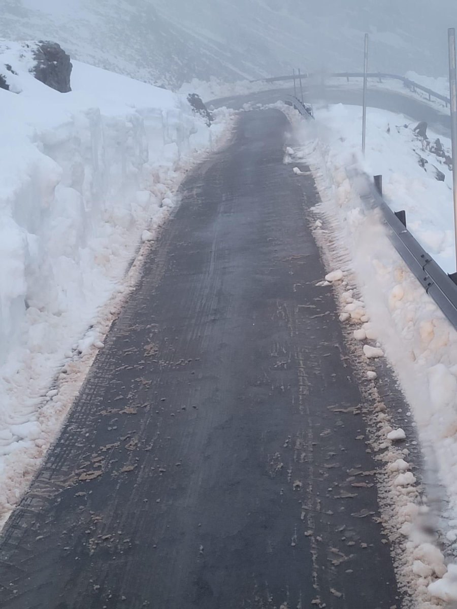 HighlandCouncil's tweet photo. Bealach na Bà has reopened.
#Applecross #WesterRoss
@PSOSHighland @TrafficScotland https://t.co/F5yUEp9daa