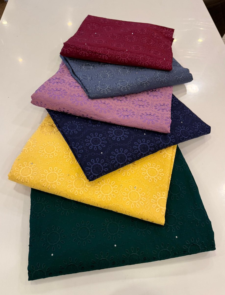 _zaymaNg's tweet photo. First and second frame:Exclusive Plain lace N100k
Third frame: Appliqué lace N120k
Fourth frame: swiss lace N120k https://t.co/q0RUd6YB8f