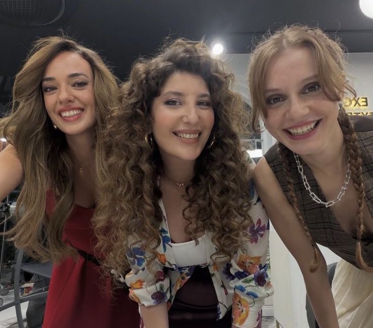 nazvspz's tweet image. kadınlarımızın yıldız gibi parladığı dizimizi reyting kaygısı olmadan izlemek istiyorum 

RüyaGibi GünDeğişikliği