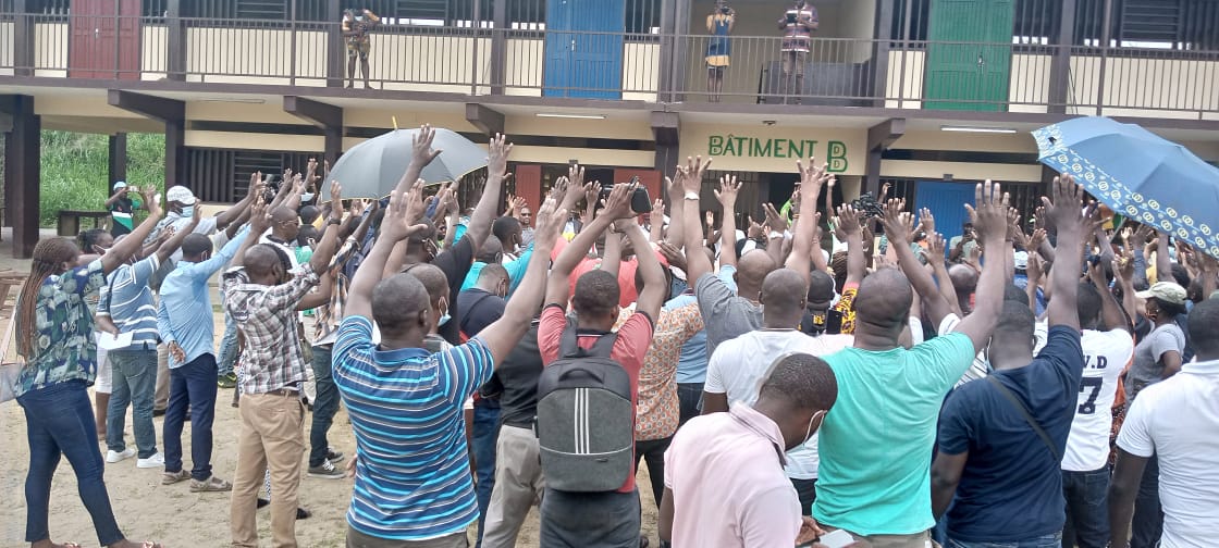 #Gabon : Quand le business syndical étouffe la colère des enseignants leconfidentiel.ga/gabon-quand-le…