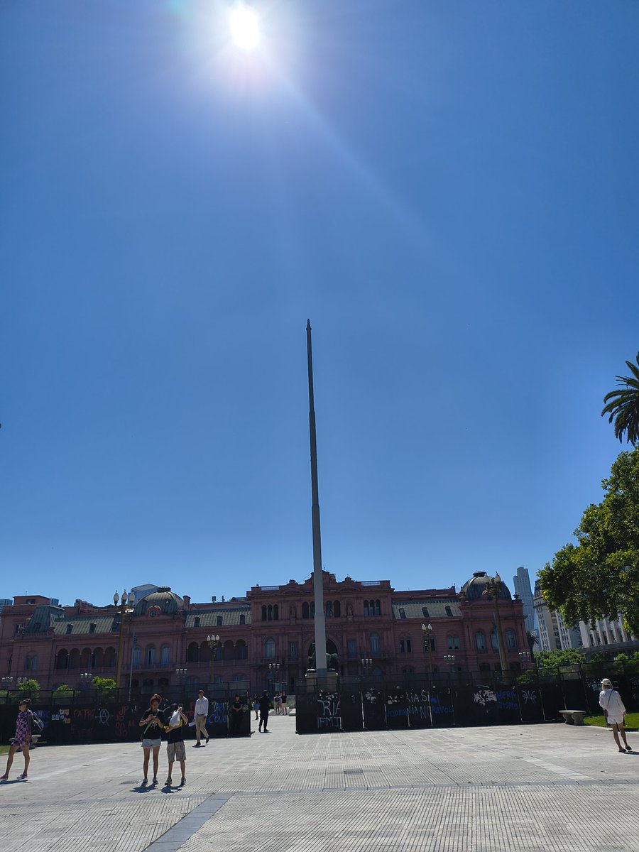 clonazepunkk's tweet image. Seguimos sin bandera, a la deriva.