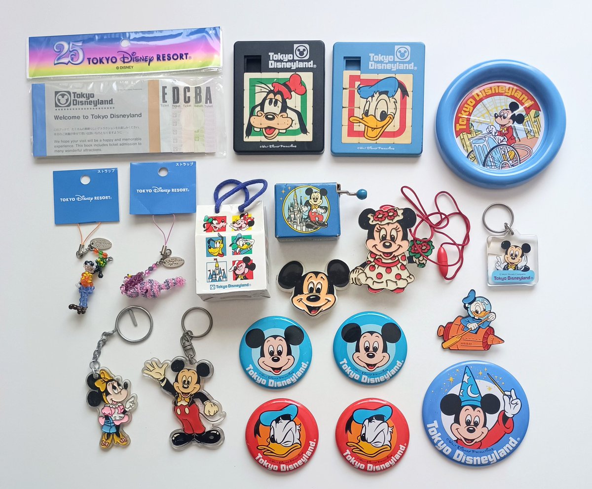 片付け日記⭐ 東京ディズニーランド オープン時のグッズです。当時