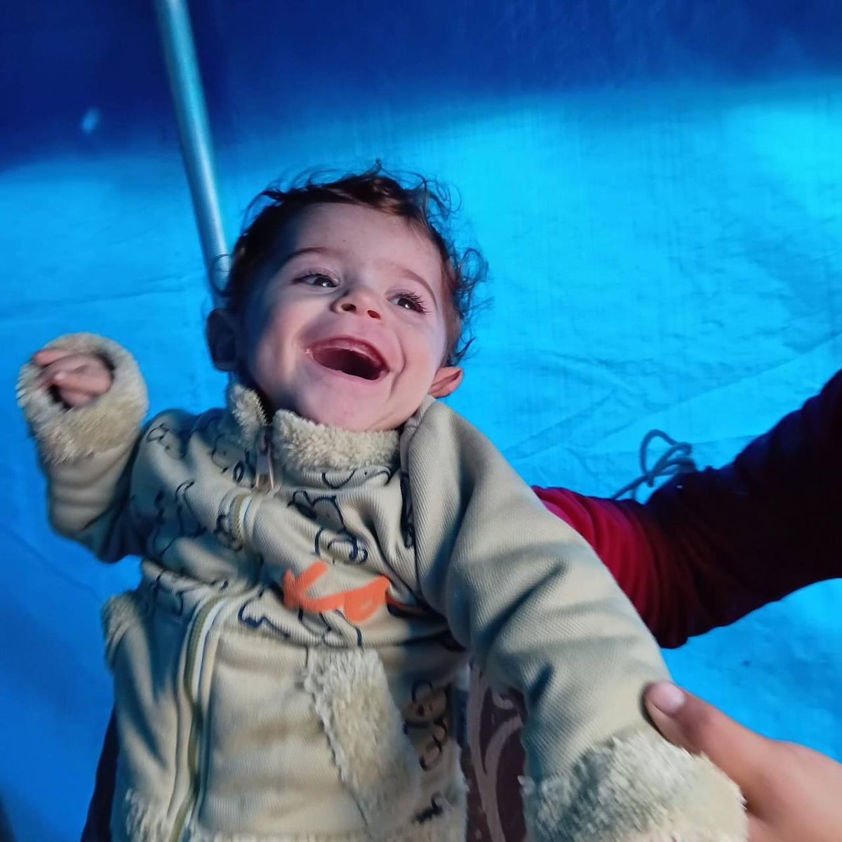 GazaMartyrs's tweet image. The one-year-old kid Muhammad El-Basiony froze to death in his torn-out tent. 

The freezing weather along with the Israeli siege is killing the innocent kids in Gaza.