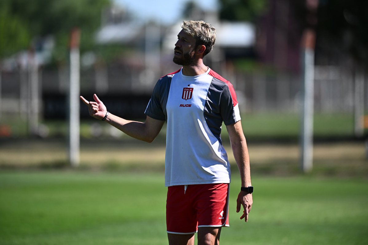 ⏱️ En marcha un nuevo cotejo ante Cambaceres, dividido en dos tiempos de 25 minutos.

📋 Botti; Crivaro, Porcel, Dall’Aglio, Ortíz; García, Suárez; Soler, Marfil, Bazán; Sanabria.