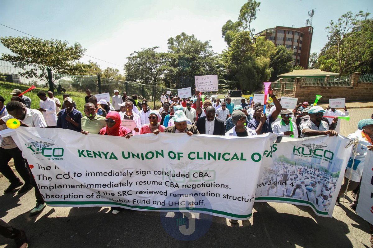 TheStarKenya's tweet photo. Kenya Union Of Clinical Officers General Secretary, George Gibore with the Union Chairman, Peterson Wachira join other clinical officers in protesting outside Afya House over the delay by the Ministry of Health to implement the CBA.
📸ENOS TECHE https://t.co/As48qGAfFU