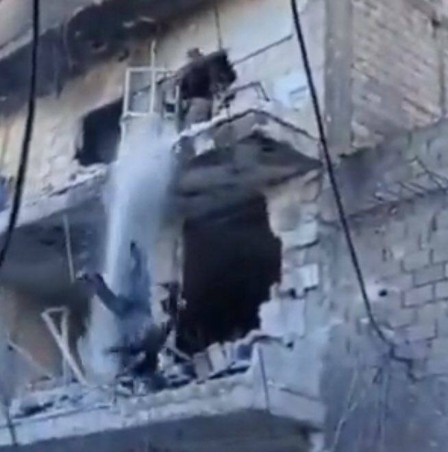 Sen ağlıyorsun tut bakalım bacını hırt