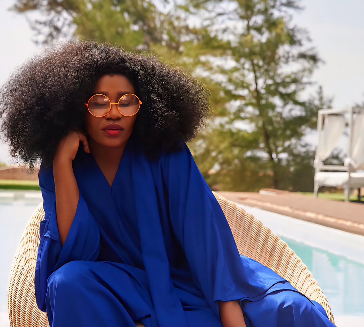 PulseNigeria247's tweet image. Happy birthday to the gorgeous, talented TY Bello.

Fun fact: Besides being an award-winning singer, she’s was also the official photographer of former Nigerian President Goodluck Jonathan.