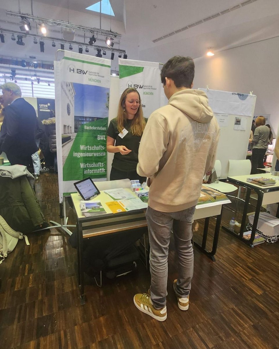 Today we’re at the Education Fair in Madrid – tomorrow, Barcelona!
Students from 15 German schools in Spain are exploring their future studies. Maybe their journey leads to a Bachelor’s degree at HDBW Munich! 🎓✨

#HDBW #StudyInGermany #MunichUniversities #EducationFair