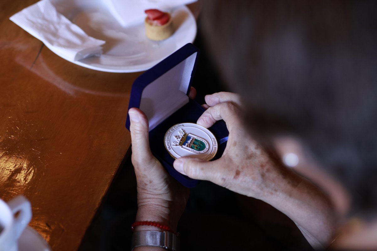 CorpColina's tweet image. 🎓 Orgullo para la educación pública de Colina
La alcaldesa Isabel Valenzuela reconoció a 6 estudiantes de liceos municipales que obtuvieron puntaje nacional en Matemática 1 PAES 2025–2026, reflejo del fortalecimiento de la educación comunal.