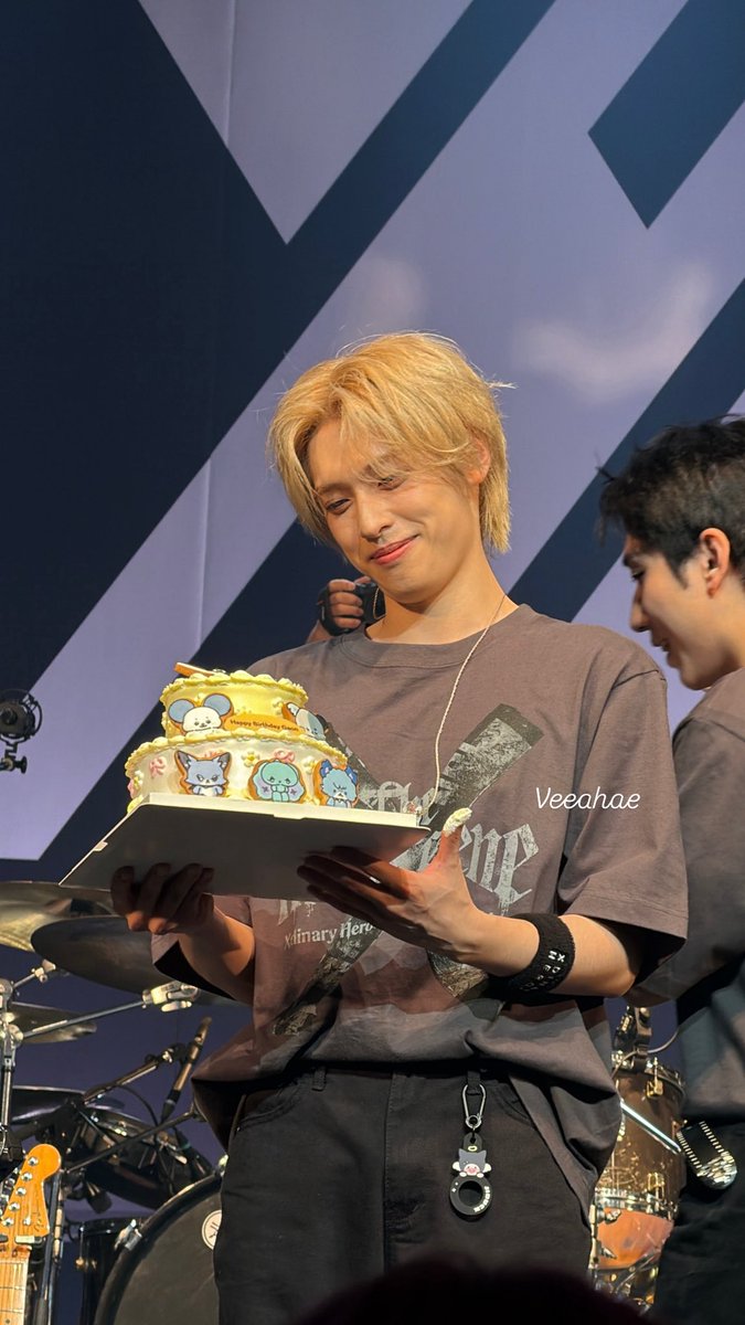 veeahae's tweet image. 가온아!!! 생일 축하해!!! 🎂✨
HAPPY BIRTHDAY GAON! 🤩🎉
@XH_official #xdinaryheroes #엑스디너리히어로즈 #Villains #빌런즈 #Yokohama #TheNewXcene

(Please don’t repost w/out credit!)