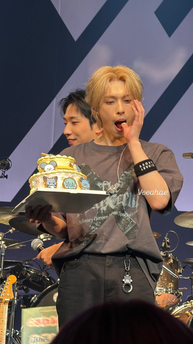 veeahae's tweet image. 가온아!!! 생일 축하해!!! 🎂✨
HAPPY BIRTHDAY GAON! 🤩🎉
@XH_official #xdinaryheroes #엑스디너리히어로즈 #Villains #빌런즈 #Yokohama #TheNewXcene

(Please don’t repost w/out credit!)