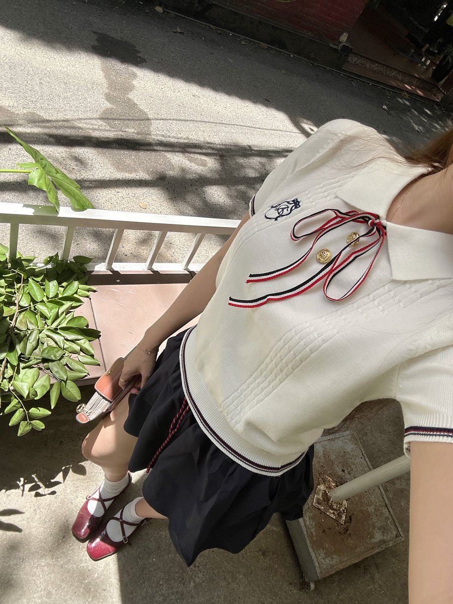 Hasanshinrr's tweet image. Bitcoin investor debates are like watching a game of chess where everyone's convinced they’re playing checkers. One minute someone’s all in, the next they’re just “holding.” Grab some popcorn—this could get wild! Who's ready for round two?