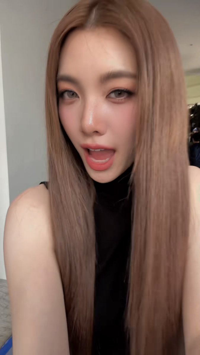 Annbewer's tweet image. งานอะไรไม่รู้ แต่ดาราลุคนี้ เริสเลยล่ะ ป้าชอบมาก