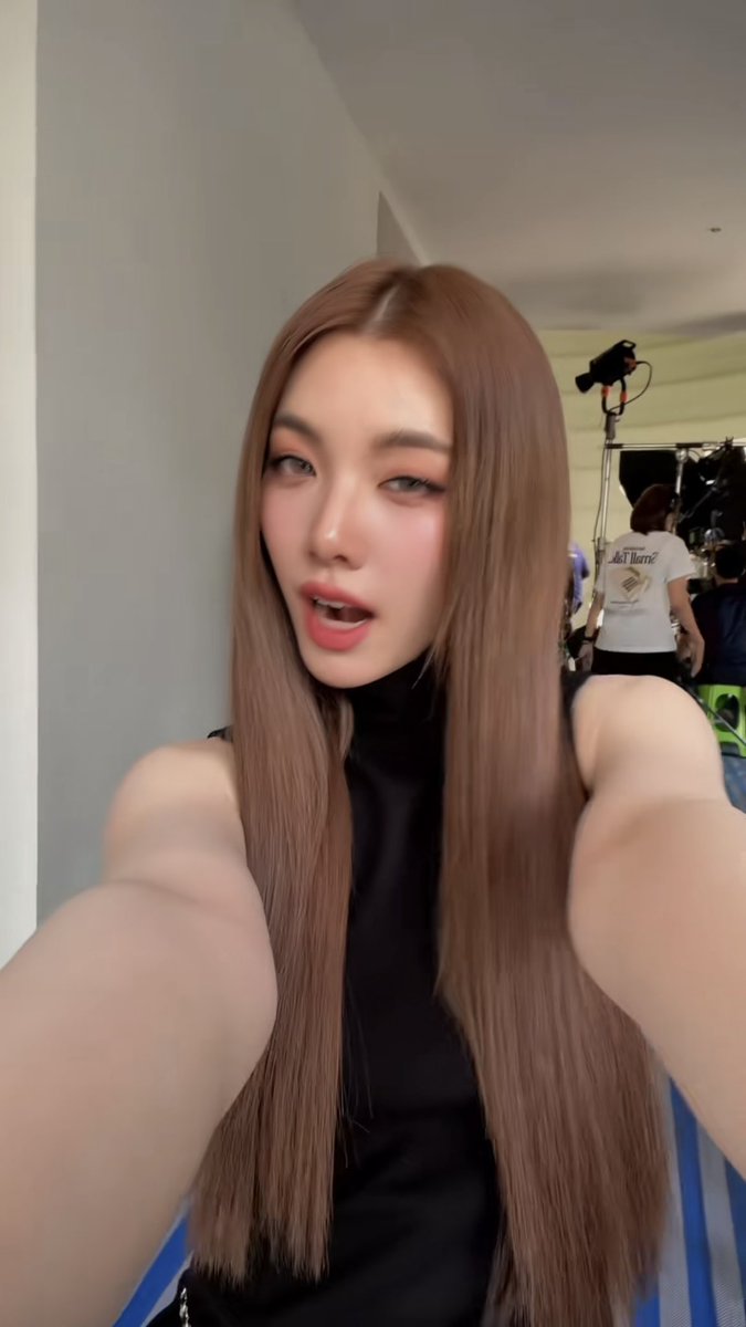 Annbewer's tweet image. งานอะไรไม่รู้ แต่ดาราลุคนี้ เริสเลยล่ะ ป้าชอบมาก