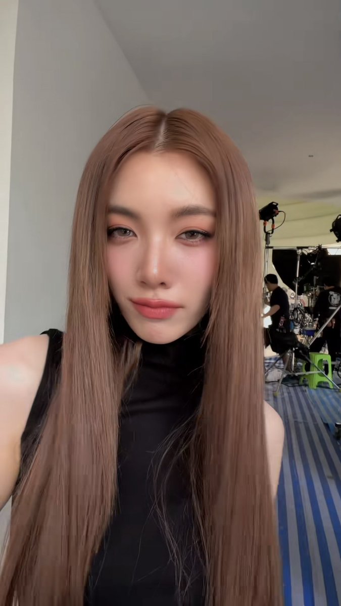 Annbewer's tweet image. งานอะไรไม่รู้ แต่ดาราลุคนี้ เริสเลยล่ะ ป้าชอบมาก