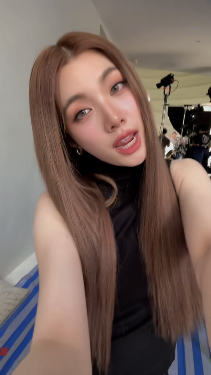 Annbewer's tweet image. งานอะไรไม่รู้ แต่ดาราลุคนี้ เริสเลยล่ะ ป้าชอบมาก