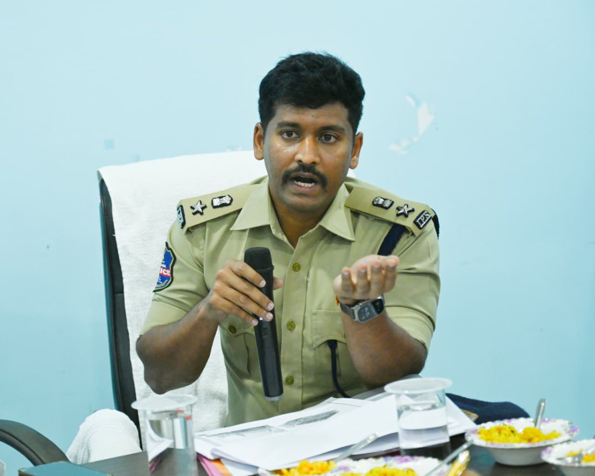 మే 21 నుంచి జూన్ 1 వరకు కాళేశ్వరంలో జరిగే #సరస్వతి అంత్య #పుష్కరాల ఏర్పాట్లపై దేవాలయ ఈఓ కార్యాలయంలో పోలీస్, రెవెన్యూ, దేవాదాయ తదితర శాఖల అధికారులతో సమీక్ష సమావేశం నిర్వహించడం జరిగింది. ట్రాఫిక్ నిర్వహణ, భక్తుల భద్రత కోసం సీసీ కెమెరాల ఏర్పాటు, పార్కింగ్ అంశాలపై చర్చించాం.